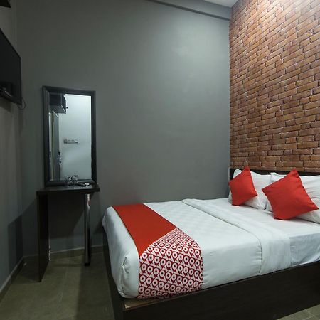 Oyo 876 Hotel Sanctuary Петалинг-Джая Экстерьер фото