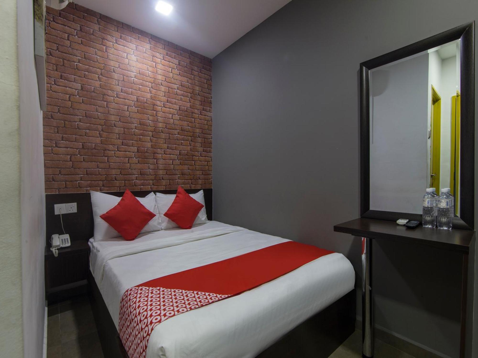 Oyo 876 Hotel Sanctuary Петалинг-Джая Экстерьер фото