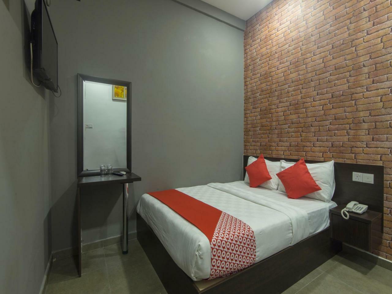 Oyo 876 Hotel Sanctuary Петалинг-Джая Экстерьер фото